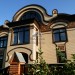 Проект трёхэтажного дома из кирпича в стиле барокко с мансардным этажом и эркерами, с площадью до 500 кв м