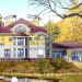 Проект узкого трёхэтажного дома из кирпича в стиле барокко с мансардным этажом и эркерами, с площадью до 900 кв м