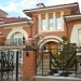 Проект квадратного трёхэтажного дома из кирпича в стиле барокко с цокольным этажом и двухместным гаражом, с площадью до 350 кв м